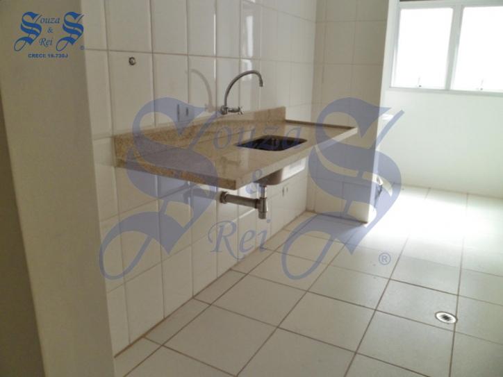 Apartamento à venda com 2 quartos, 61m² - Foto 2